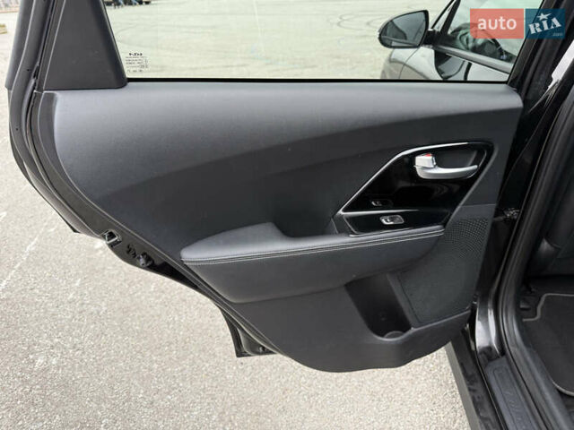 Чорний Кіа Niro, об'ємом двигуна 0 л та пробігом 71 тис. км за 22400 $, фото 27 на Automoto.ua