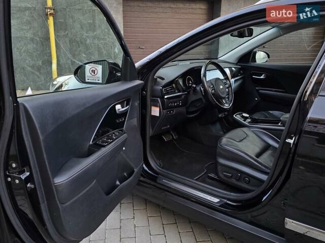Чорний Кіа Niro, об'ємом двигуна 0 л та пробігом 141 тис. км за 18999 $, фото 18 на Automoto.ua
