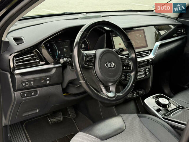 Черный Киа Niro, объемом двигателя 0 л и пробегом 80 тыс. км за 19999 $, фото 15 на Automoto.ua