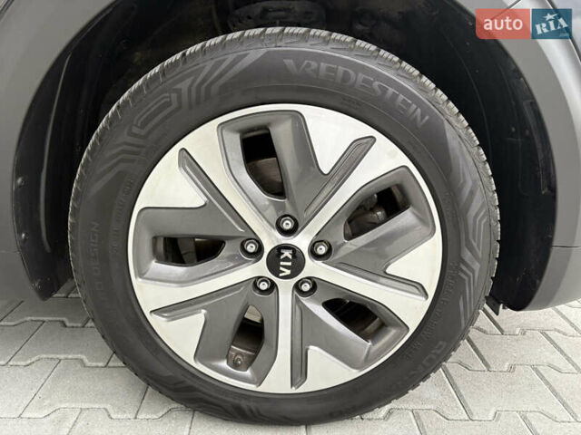 Черный Киа Niro, объемом двигателя 0 л и пробегом 80 тыс. км за 19650 $, фото 20 на Automoto.ua