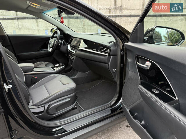 Черный Киа Niro, объемом двигателя 0 л и пробегом 80 тыс. км за 21899 $, фото 24 на Automoto.ua