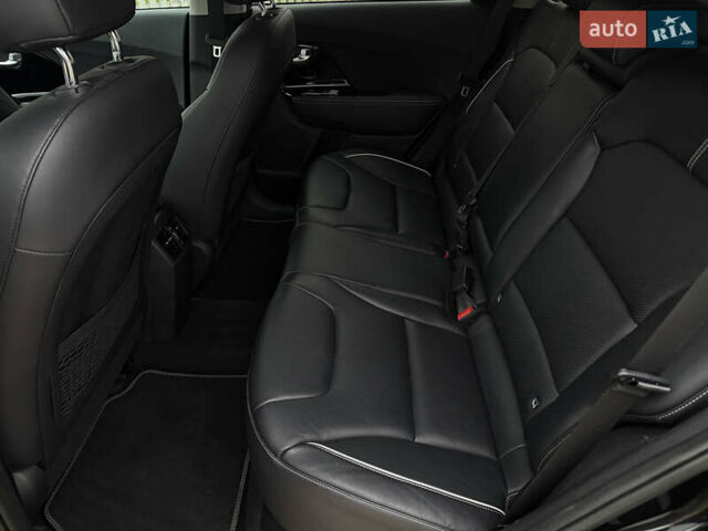 Чорний Кіа Niro, об'ємом двигуна 0 л та пробігом 138 тис. км за 19750 $, фото 50 на Automoto.ua