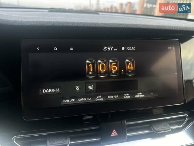 Чорний Кіа Niro, об'ємом двигуна 0 л та пробігом 117 тис. км за 18870 $, фото 25 на Automoto.ua