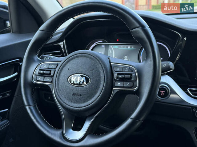 Черный Киа Niro, объемом двигателя 0 л и пробегом 82 тыс. км за 19300 $, фото 87 на Automoto.ua