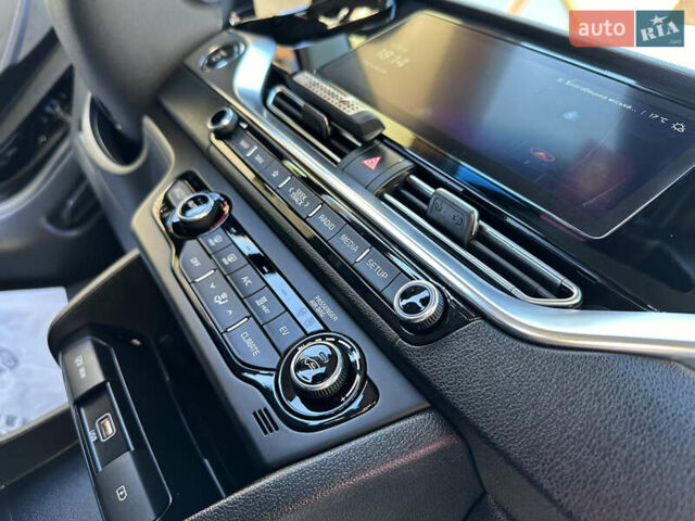 Черный Киа Niro, объемом двигателя 0 л и пробегом 127 тыс. км за 19750 $, фото 61 на Automoto.ua