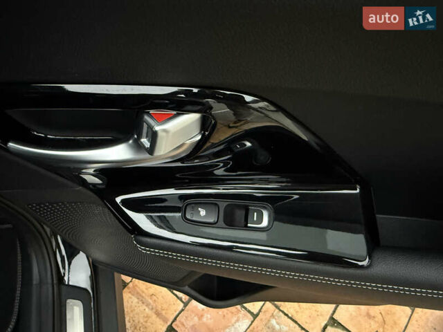 Чорний Кіа Niro, об'ємом двигуна 0 л та пробігом 138 тис. км за 19750 $, фото 58 на Automoto.ua