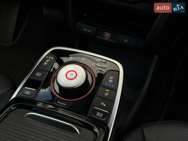 Черный Киа Niro, объемом двигателя 0 л и пробегом 109 тыс. км за 19900 $, фото 3 на Automoto.ua