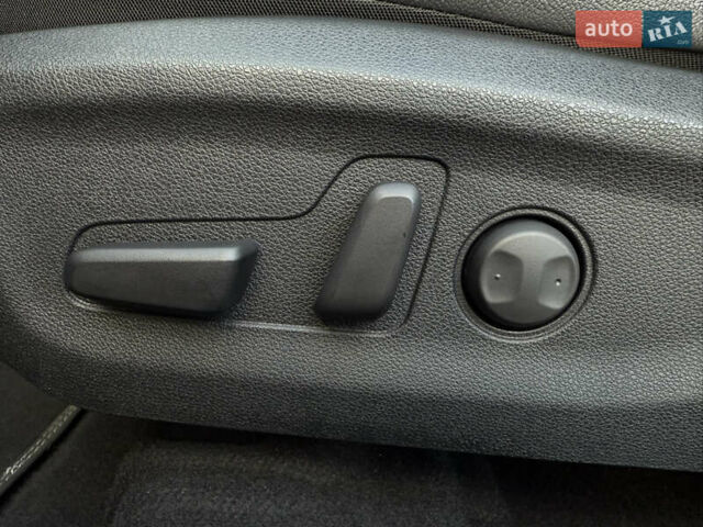 Чорний Кіа Niro, об'ємом двигуна 0 л та пробігом 88 тис. км за 24900 $, фото 45 на Automoto.ua