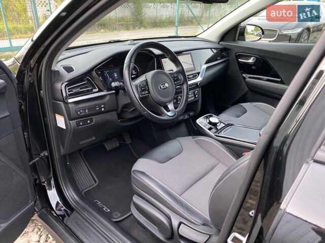 Черный Киа Niro, объемом двигателя 0 л и пробегом 96 тыс. км за 20600 $, фото 2 на Automoto.ua