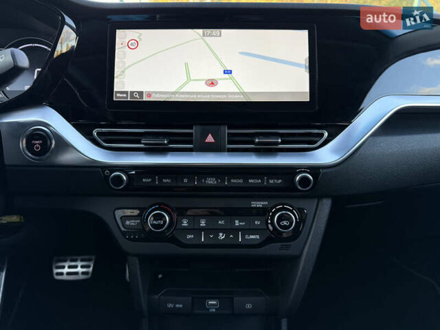 Чорний Кіа Niro, об'ємом двигуна 0 л та пробігом 88 тис. км за 24900 $, фото 73 на Automoto.ua
