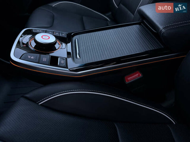 Чорний Кіа Niro, об'ємом двигуна 0 л та пробігом 88 тис. км за 24900 $, фото 78 на Automoto.ua