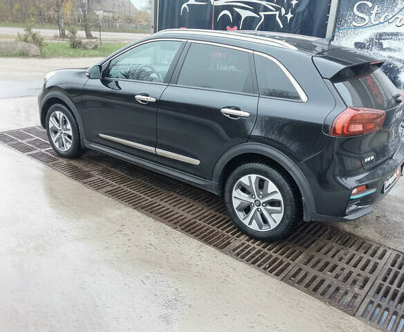 Черный Киа Niro, объемом двигателя 0 л и пробегом 125 тыс. км за 21800 $, фото 4 на Automoto.ua