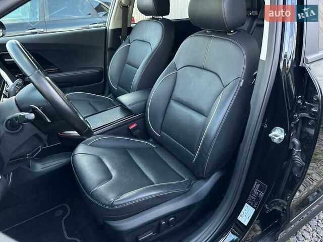Черный Киа Niro, объемом двигателя 0 л и пробегом 29 тыс. км за 22900 $, фото 4 на Automoto.ua