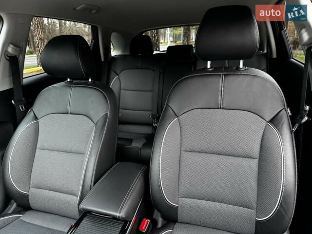 Черный Киа Niro, объемом двигателя 0 л и пробегом 54 тыс. км за 24300 $, фото 40 на Automoto.ua