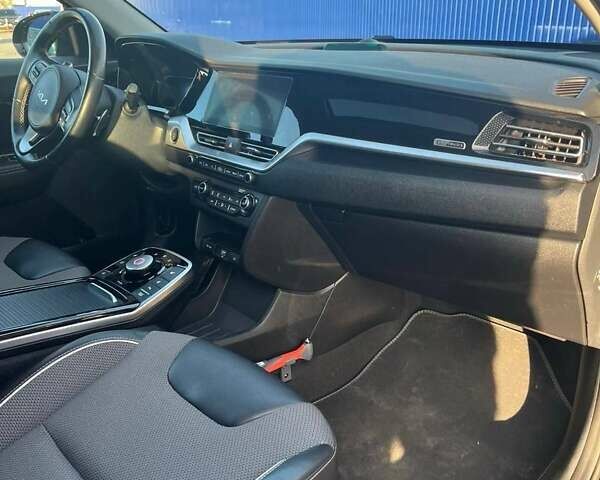 Чорний Кіа Niro, об'ємом двигуна 0 л та пробігом 72 тис. км за 22100 $, фото 6 на Automoto.ua