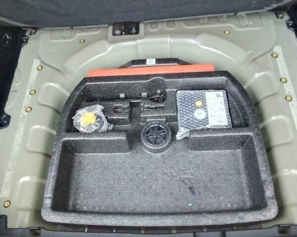 Черный Киа Niro, объемом двигателя 0 л и пробегом 125 тыс. км за 21800 $, фото 24 на Automoto.ua