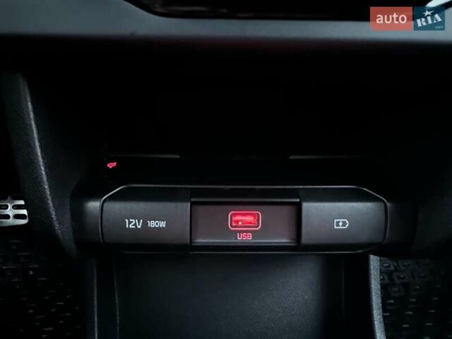 Черный Киа Niro, объемом двигателя 0 л и пробегом 84 тыс. км за 22900 $, фото 80 на Automoto.ua