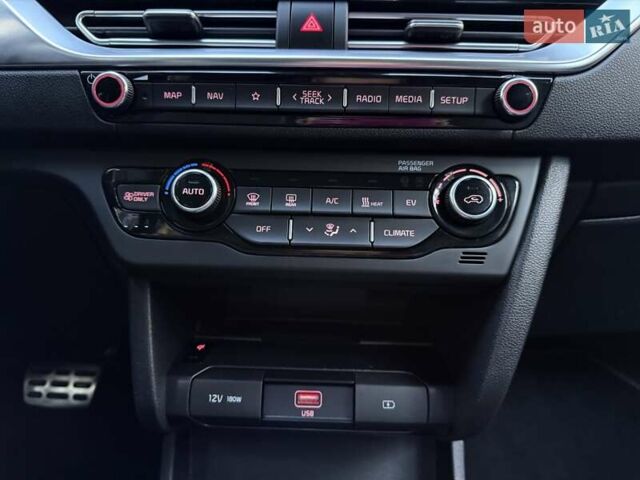 Киа Niro 2022 в Киеве на Automoto.ua Черный Киа Niro, объемом двигателя 0 л и пробегом 70 тыс. км за 22499 $, фото 70 на Automoto.ua