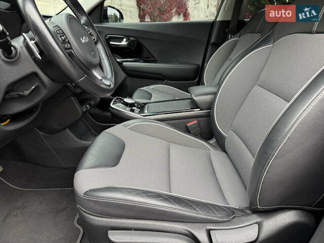 Чорний Кіа Niro, об'ємом двигуна 0 л та пробігом 108 тис. км за 21850 $, фото 38 на Automoto.ua