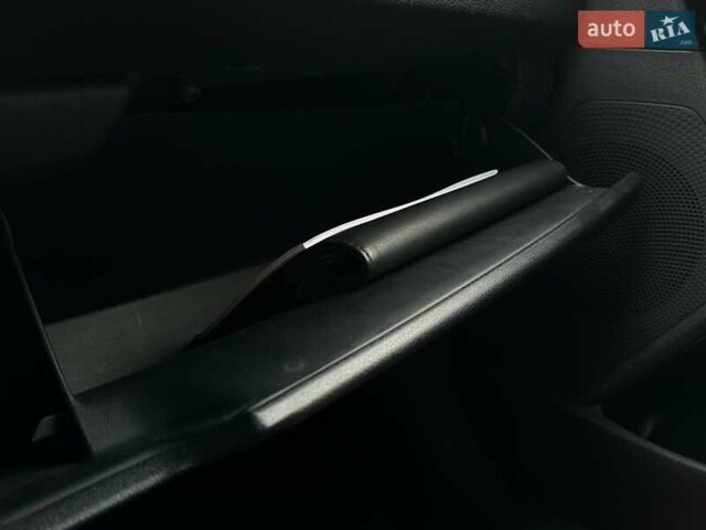 Черный Киа Niro, объемом двигателя 0 л и пробегом 12 тыс. км за 25400 $, фото 61 на Automoto.ua