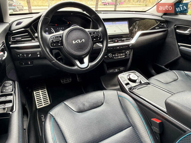 Чорний Кіа Niro, об'ємом двигуна 0 л та пробігом 80 тис. км за 22400 $, фото 18 на Automoto.ua