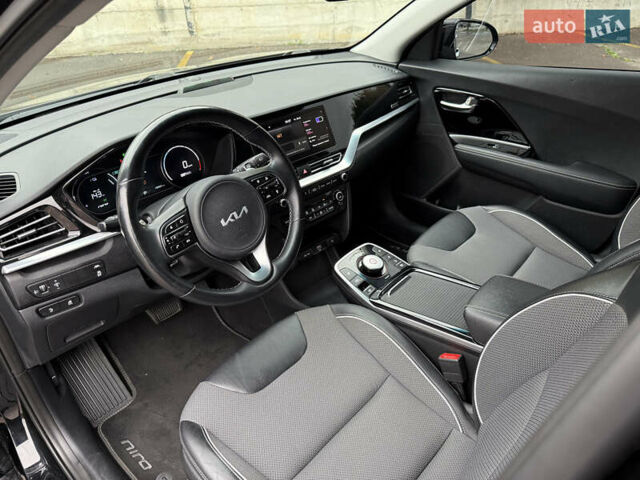 Чорний Кіа Niro, об'ємом двигуна 0 л та пробігом 108 тис. км за 21850 $, фото 34 на Automoto.ua