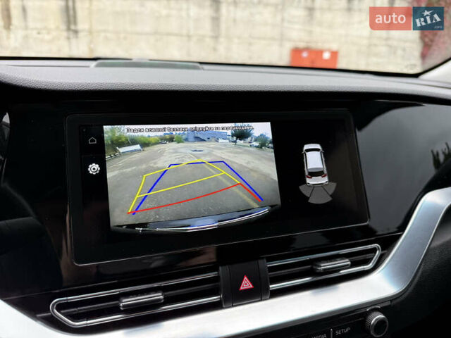 Чорний Кіа Niro, об'ємом двигуна 0 л та пробігом 108 тис. км за 21850 $, фото 68 на Automoto.ua