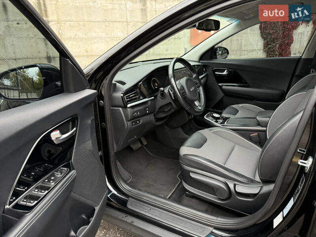 Чорний Кіа Niro, об'ємом двигуна 0 л та пробігом 108 тис. км за 21850 $, фото 31 на Automoto.ua