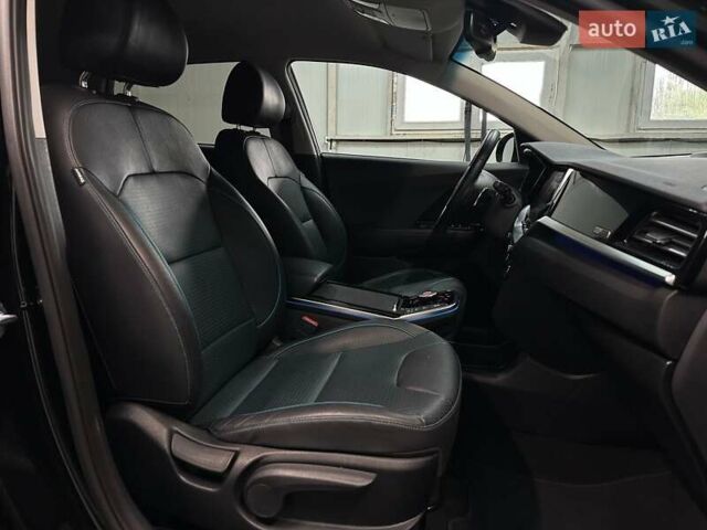 Черный Киа Niro, объемом двигателя 0 л и пробегом 12 тыс. км за 25400 $, фото 80 на Automoto.ua