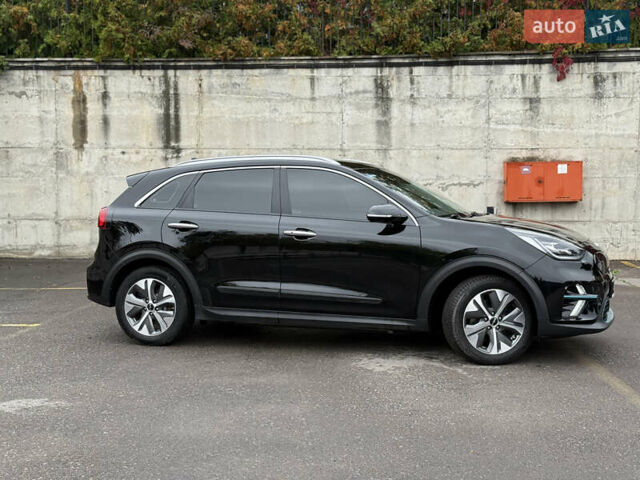 Чорний Кіа Niro, об'ємом двигуна 0 л та пробігом 108 тис. км за 21850 $, фото 5 на Automoto.ua