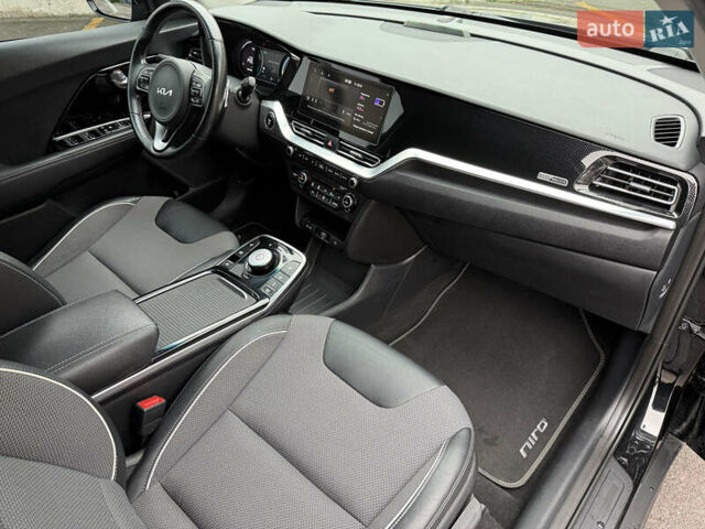 Чорний Кіа Niro, об'ємом двигуна 0 л та пробігом 108 тис. км за 21850 $, фото 46 на Automoto.ua