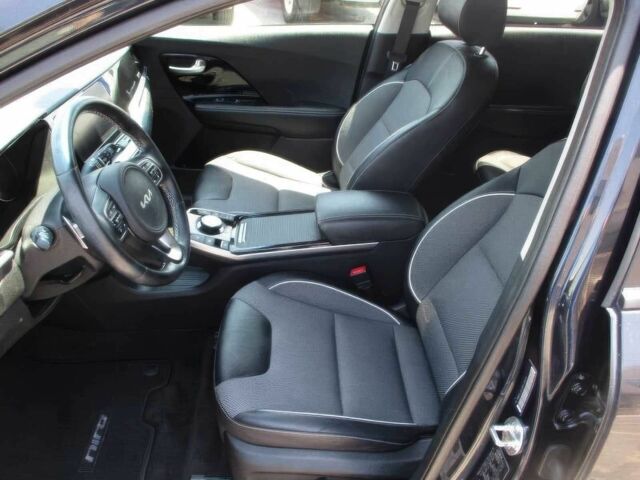 Черный Киа Niro, объемом двигателя 0 л и пробегом 32 тыс. км за 16000 $, фото 5 на Automoto.ua