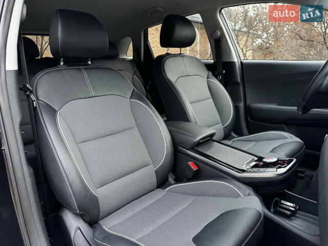 Черный Киа Niro, объемом двигателя 0 л и пробегом 54 тыс. км за 24300 $, фото 56 на Automoto.ua