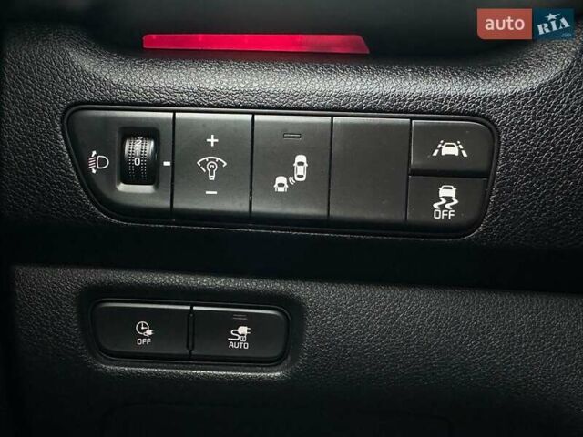 Чорний Кіа Niro, об'ємом двигуна 0 л та пробігом 29 тис. км за 22900 $, фото 11 на Automoto.ua