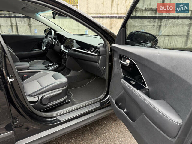 Чорний Кіа Niro, об'ємом двигуна 0 л та пробігом 108 тис. км за 21850 $, фото 41 на Automoto.ua