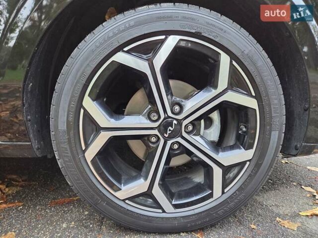 Черный Киа Niro, объемом двигателя 1.58 л и пробегом 97 тыс. км за 25500 $, фото 18 на Automoto.ua