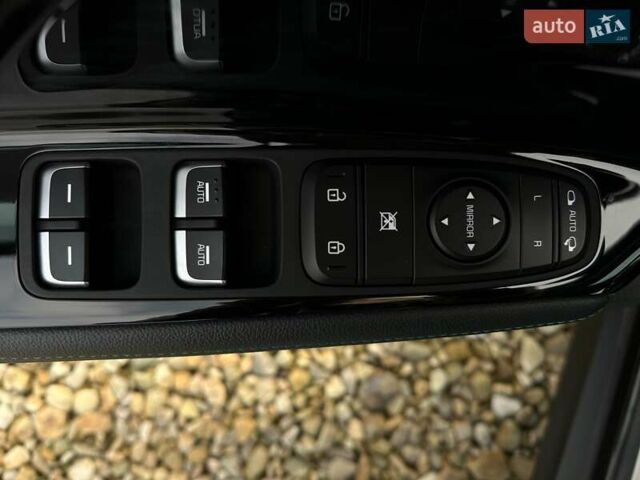 Черный Киа Niro, объемом двигателя 0 л и пробегом 12 тыс. км за 25400 $, фото 5 на Automoto.ua
