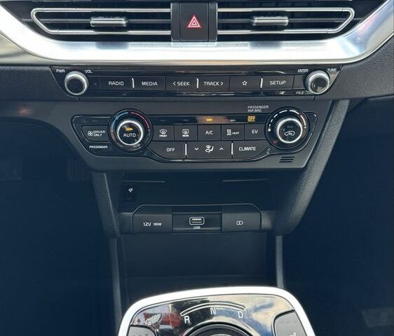 Черный Киа Niro, объемом двигателя 0 л и пробегом 126 тыс. км за 19800 $, фото 12 на Automoto.ua