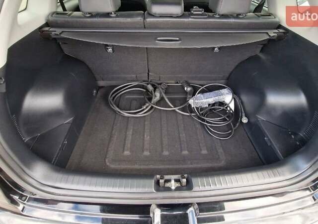 Черный Киа Niro, объемом двигателя 0 л и пробегом 125 тыс. км за 21800 $, фото 23 на Automoto.ua