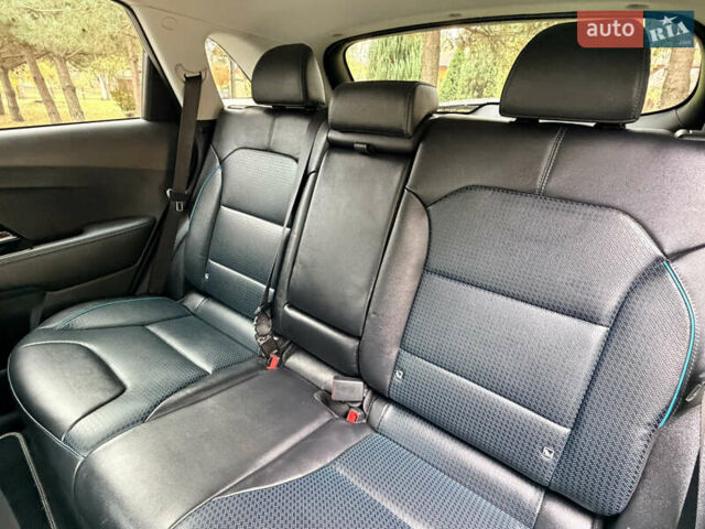 Чорний Кіа Niro, об'ємом двигуна 0 л та пробігом 80 тис. км за 22400 $, фото 27 на Automoto.ua