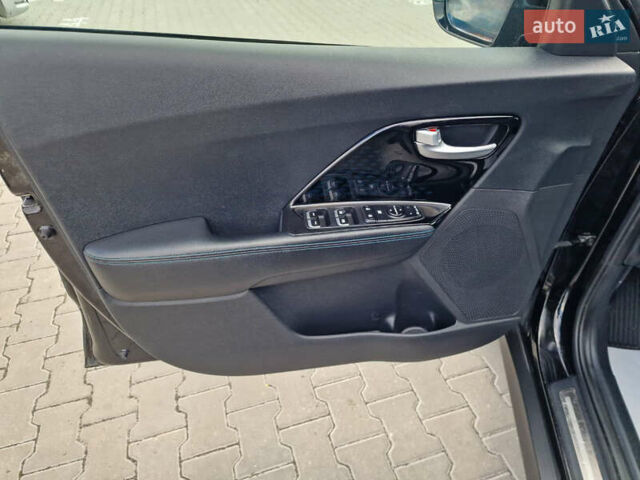 Черный Киа Niro, объемом двигателя 0 л и пробегом 125 тыс. км за 21800 $, фото 10 на Automoto.ua