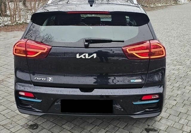 Черный Киа Niro, объемом двигателя 0 л и пробегом 75 тыс. км за 13900 $, фото 13 на Automoto.ua