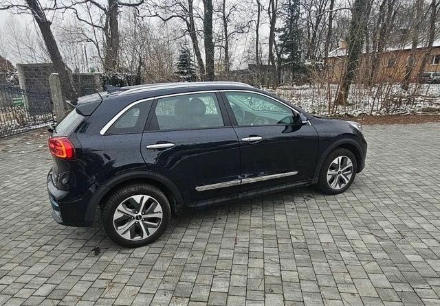 Черный Киа Niro, объемом двигателя 0 л и пробегом 75 тыс. км за 13900 $, фото 11 на Automoto.ua