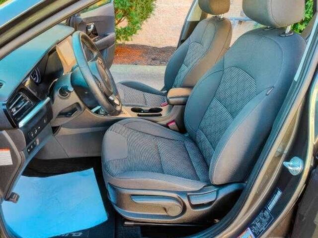 Черный Киа Niro, объемом двигателя 1.6 л и пробегом 43 тыс. км за 12200 $, фото 8 на Automoto.ua