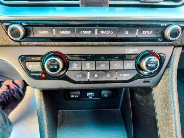 Черный Киа Niro, объемом двигателя 1.6 л и пробегом 43 тыс. км за 12200 $, фото 13 на Automoto.ua