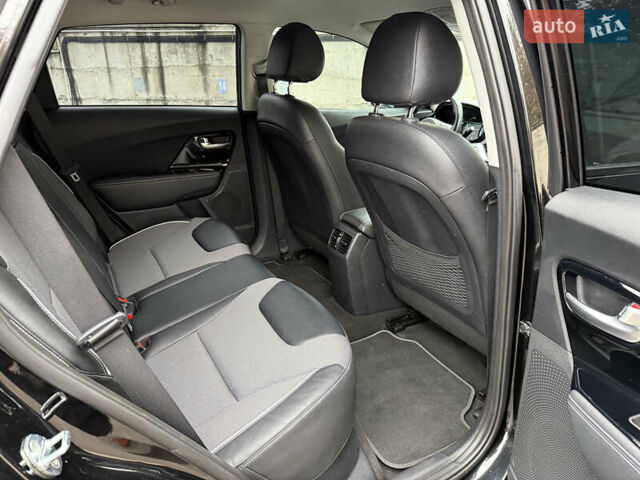 Чорний Кіа Niro, об'ємом двигуна 0 л та пробігом 108 тис. км за 21850 $, фото 52 на Automoto.ua