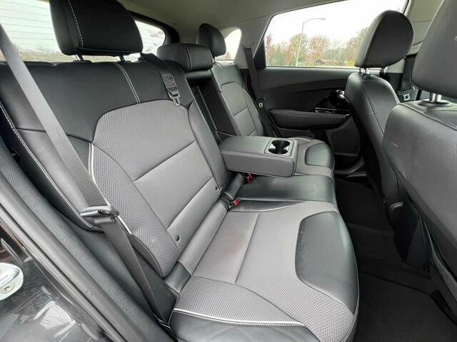 Чорний Кіа Niro, об'ємом двигуна 0 л та пробігом 24 тис. км за 12000 $, фото 12 на Automoto.ua