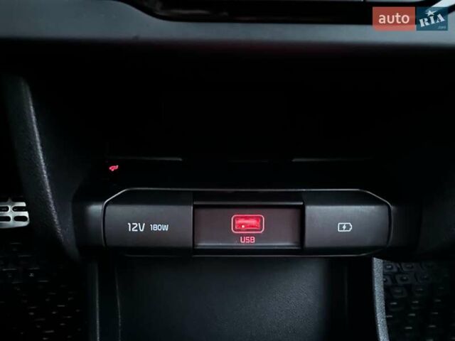 Черный Киа Niro, объемом двигателя 0 л и пробегом 84 тыс. км за 22900 $, фото 21 на Automoto.ua