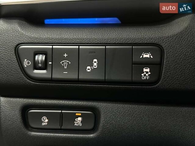 Черный Киа Niro, объемом двигателя 0 л и пробегом 12 тыс. км за 25400 $, фото 6 на Automoto.ua