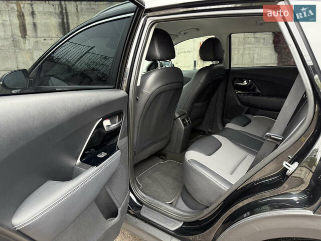 Чорний Кіа Niro, об'ємом двигуна 0 л та пробігом 108 тис. км за 21850 $, фото 61 на Automoto.ua